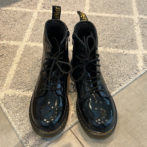 Doc Martins Patent leather size youth 4 - Picture 2 of 12